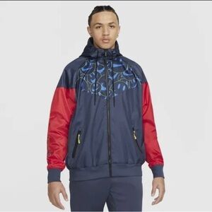 Nike Mens lightweight jackets size medium go the extra smile